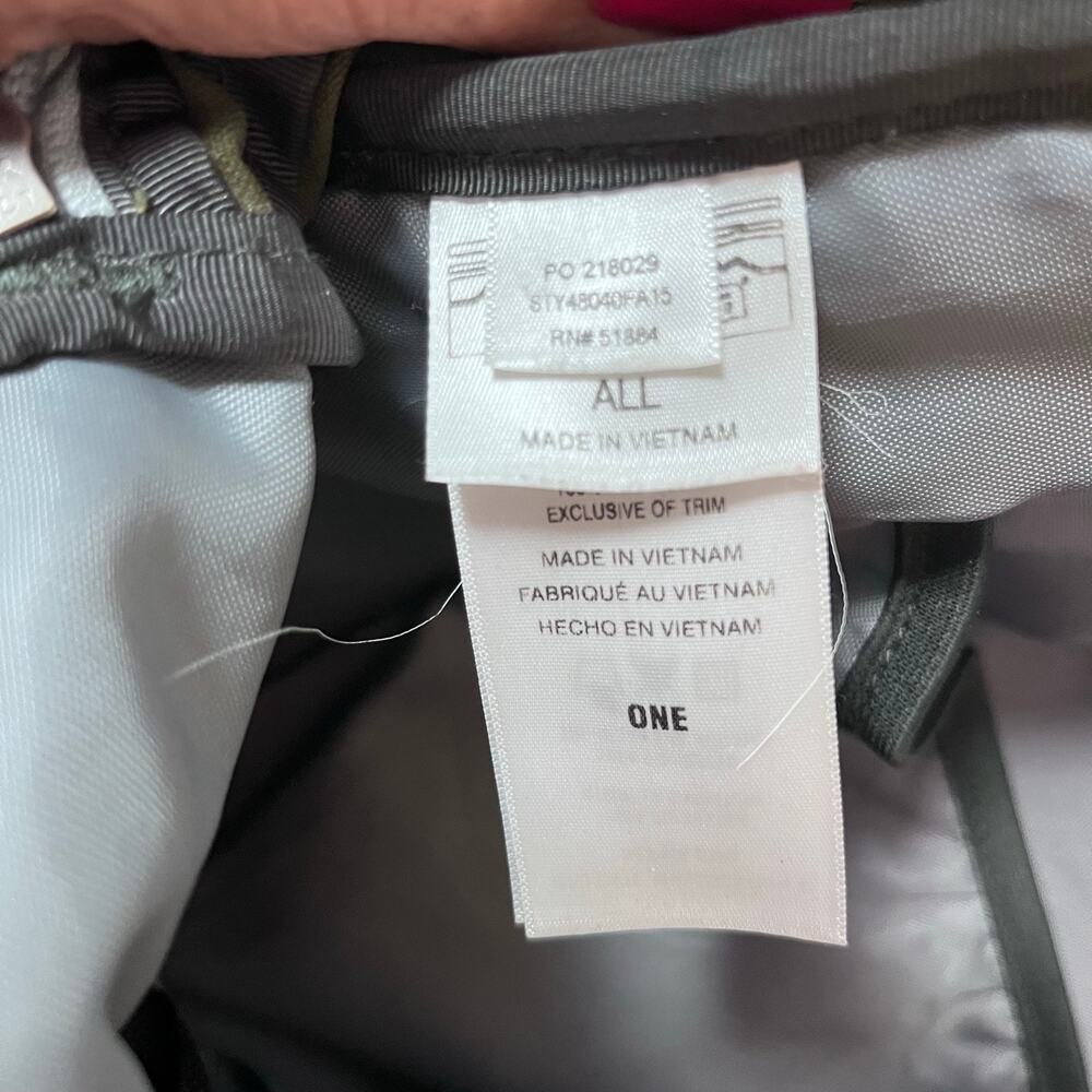 Patagonia Petrolia 28L Backpack Olive Gray Laptop Hiking Travel Daypack EUC - Picture 7 of 7